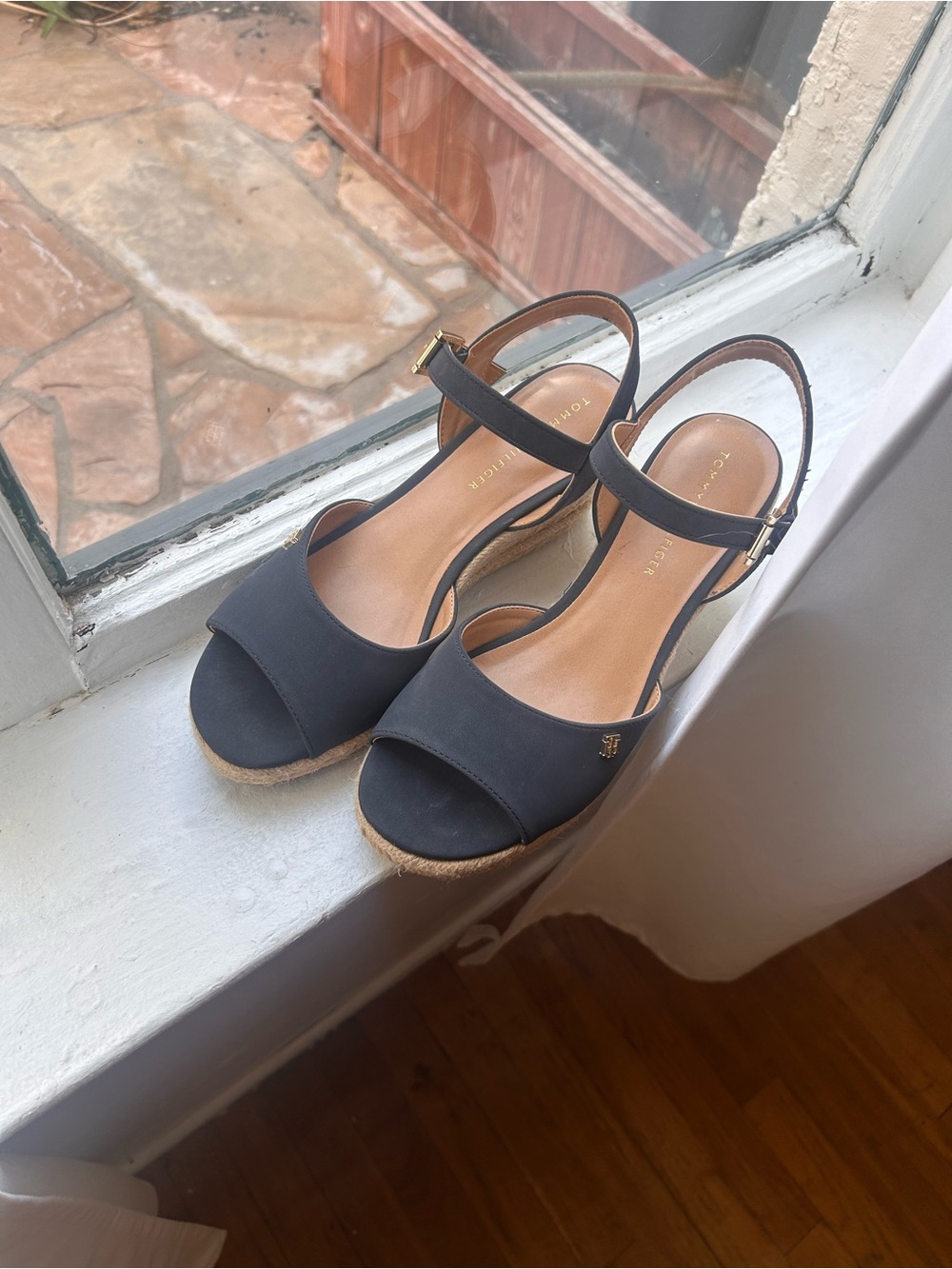 New! Never worn Tommy Hilfiger navy Wedge Sandals with Ankle Strap size 8.5 - Picture 2 of 7